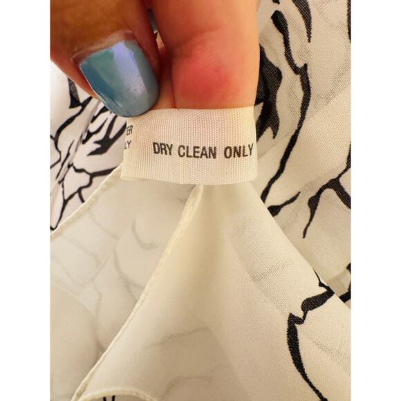 Vintage Black and White Rose Pattern Scarf 100% Polyester Made in Italy - Picture 2 of 5